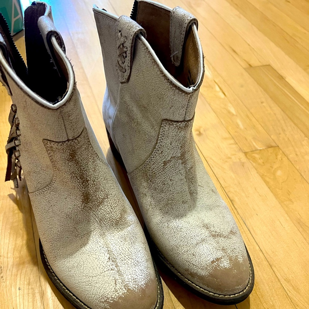 Very Volitile cow girl booties. Size 10